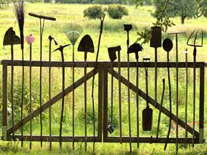 gardening tools, list of gardening tools, gardening tools names, names of gardening tools, essential gardening tools names